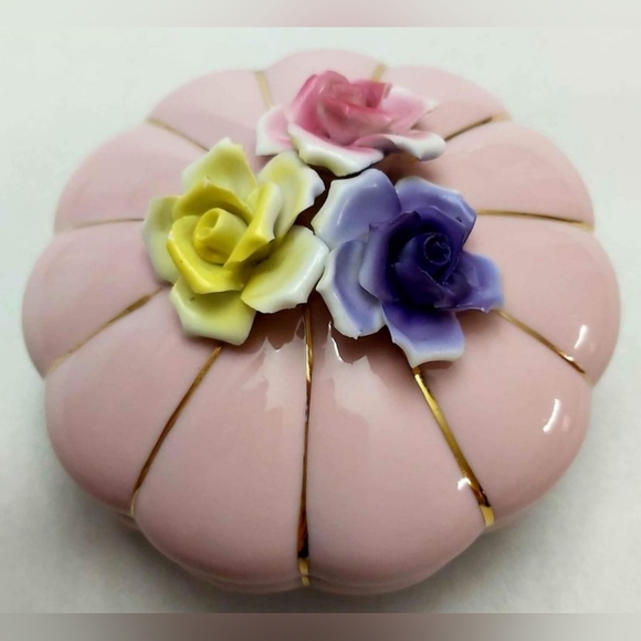 Vintage porcelain trinket box - Picture 1 of 7